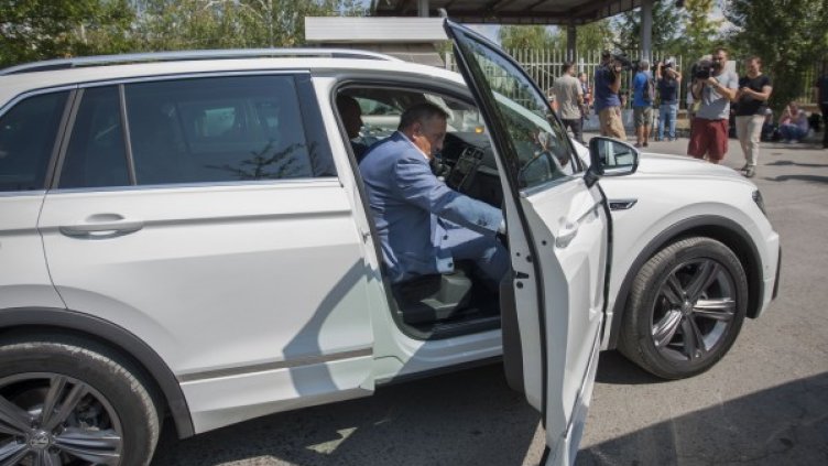 Инжинер Глосов ще си се вози на стария джип. Снимка: Димитър Кьосемарлиев/Dnes.bg