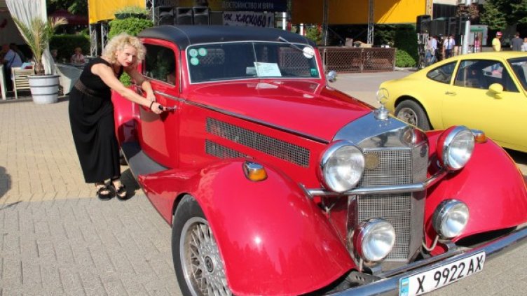 Старо, но лачено: Ретро коли дефилираха в Хасково