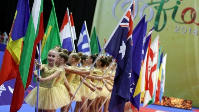 Със стилна церемония откриха световното по художествена 