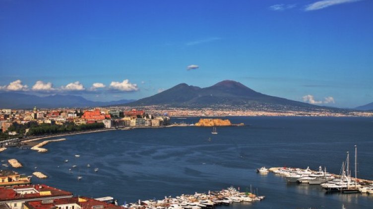 Неапол &ndash; разкъсан между Камората и "Бебешките банди"