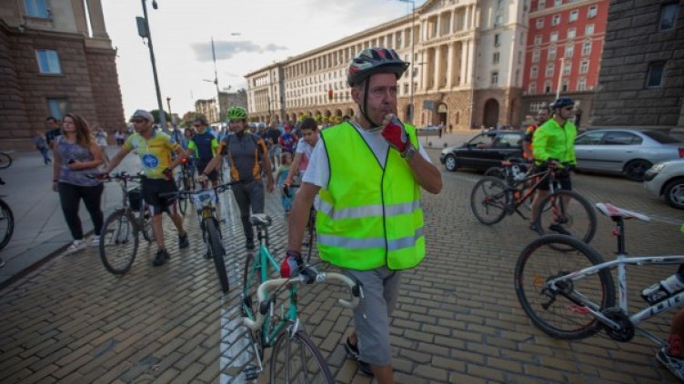 Колоездачи на протест: За безопасни пътища