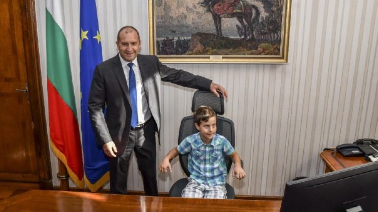 Президентът Радев посрещна гости на най-високо ниво &ndash; гражданите