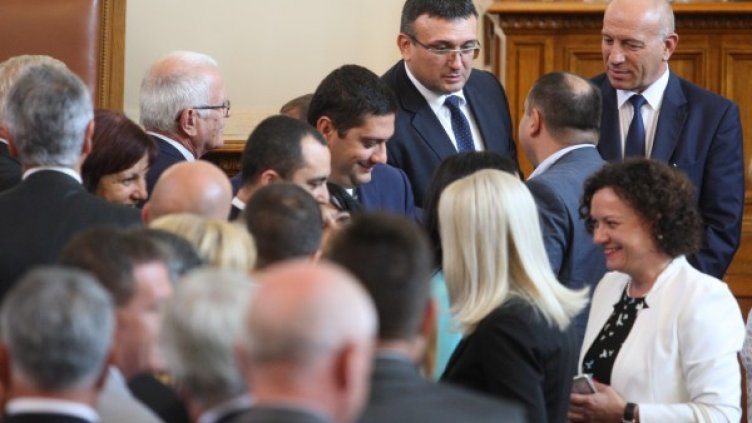 Трите оставки &ndash; предизвестени още от лятото