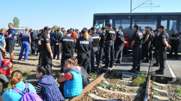 Работници от заводите протестираха и днес. Снимка: Булфото