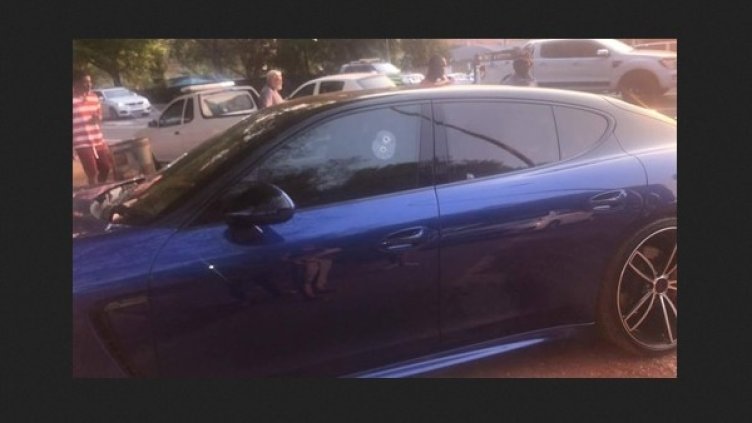 Разстреляният Джордже Михалевич. Снимка: Facebook
"Порше"-то на Михалевич. Снимка: Twitter