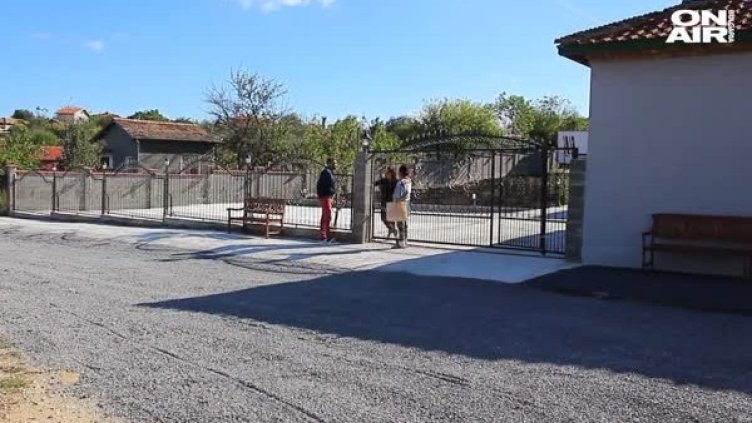 За пример: Йордан и синовете му ремонтират улица &ndash; сами!