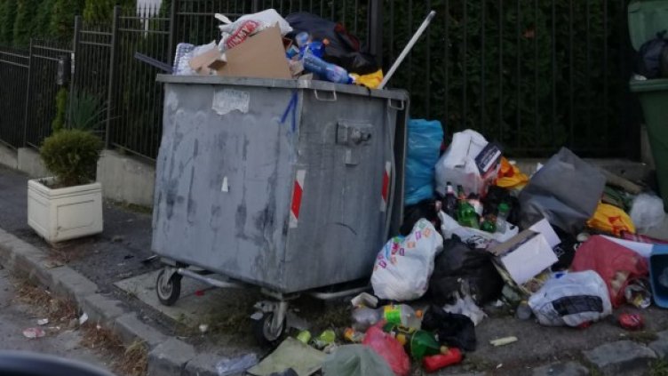 Бяла, спретната къщурка... И купища боклук отпред &ndash; кв. "Симеоново"