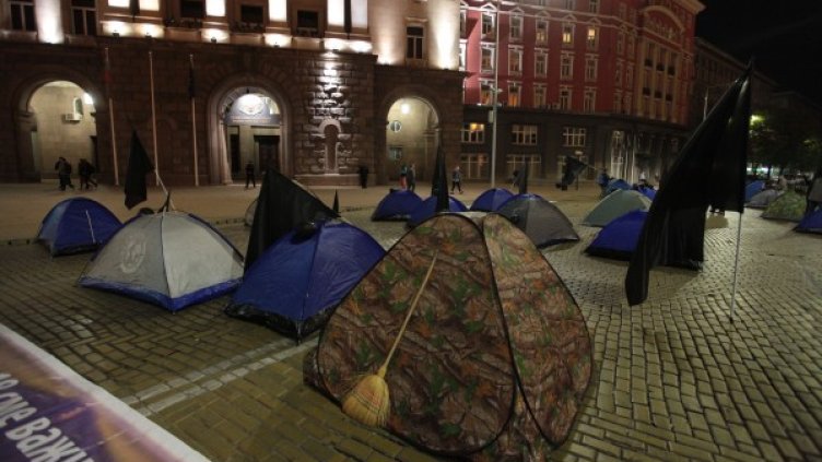 Майките – непокорни! На палатки, на жълтите павета