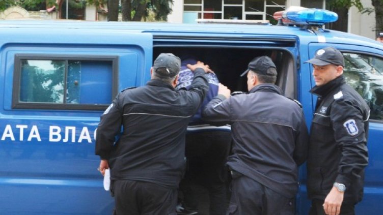 Сатъри, тухли... Агресията в Гълъбово &ndash; проблем, но не само на ромите!