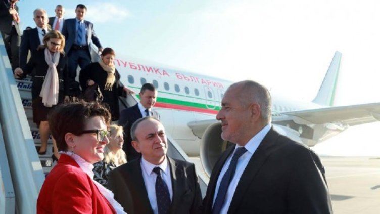 Премиерът на летището в Атина. Снимка: Facebook