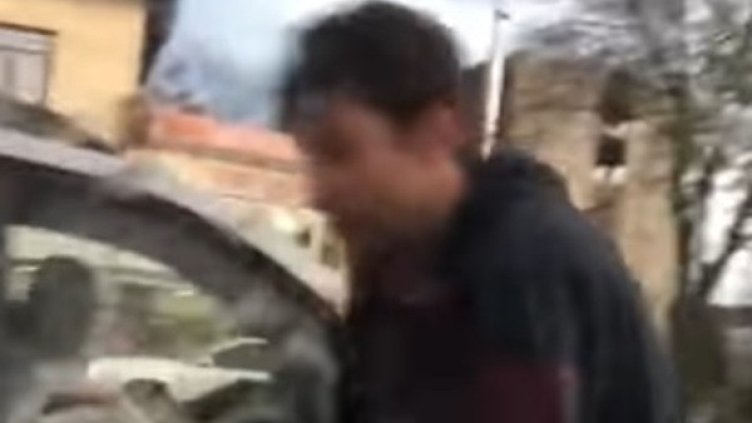 Комплекси: Батка с палка раздава правосъдие на пътя