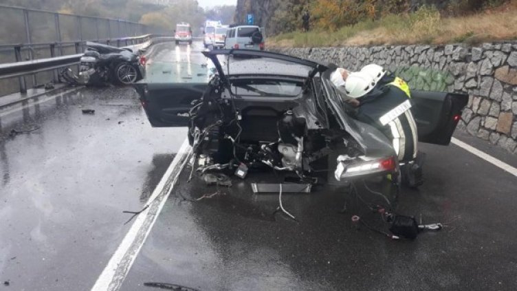 Чист късмет или зловеща катастрофа? Audi R8 – разполовено!