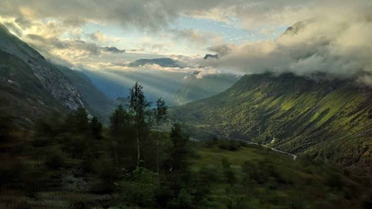 1 място в категория Nature е на автора Biктор от Украйна със снимка &bdquo;untitled&rdquo;. Източник: Huawei
Това е снимкaта, която е избрана от журито сред всички качени на сайта и е получила най-голям брой гласове от феновете.