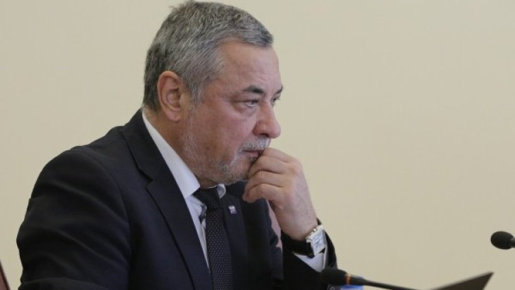 Презрение към народа: Опияни ли властта Валери Симеонов?