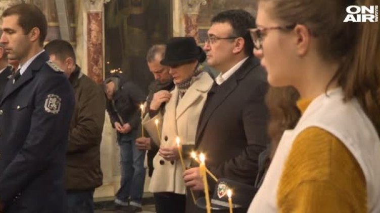 Отслужиха панихида в памет на жертвите на пътя