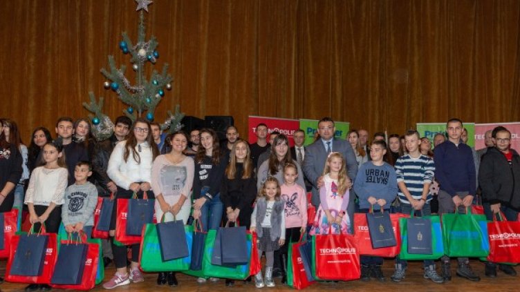 94 деца на загинали и пострадали полицаи ще получат подаръци от Технополис и Практикер