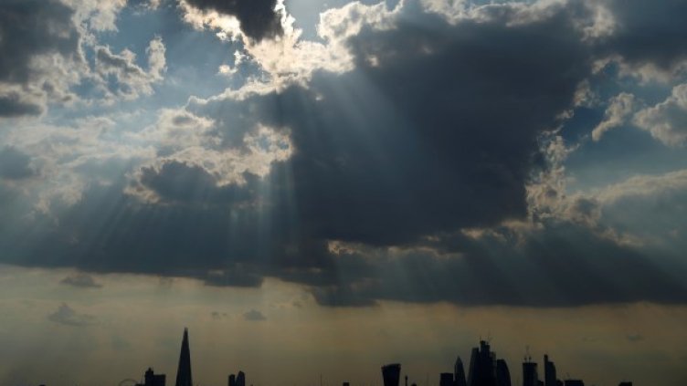 Днес – ветровито, но пък дъжд – само на изток!