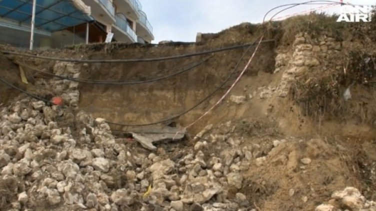 Свлачище стресна Равда. Застрашен ли е сезона?