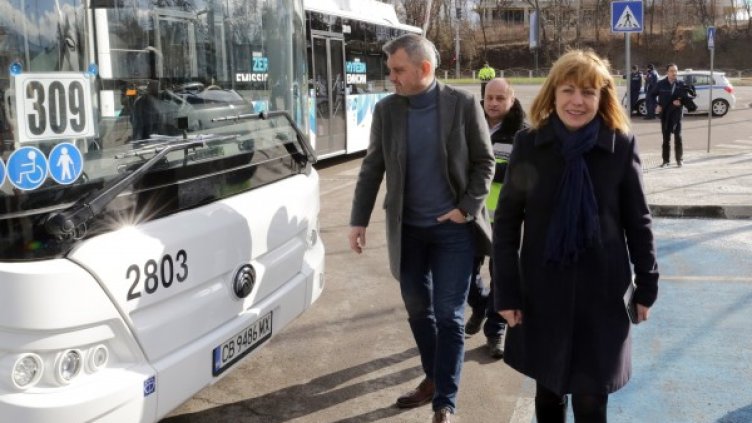 Фандъкова обеща: 90% от автобусите &ndash; нови, и кварталите се обновяват