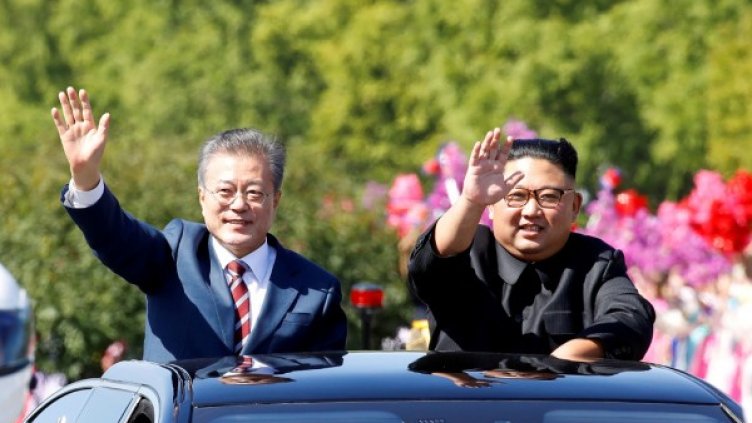 Мун Дже Ин и Ким Чен Ун. Снимка: архив, Reuters