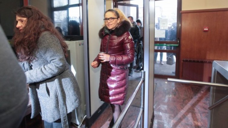 Грешки в СРС-тата!? Отложиха делото на Иванчева