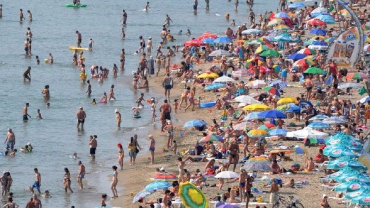 От кадри се нуждае най-вече туризмът. Снимка: архив, БулФото