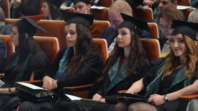 Дипломиране на медиците тази година. Снимка: Булфото