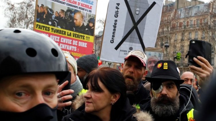 2000 души ранени при протестите на "жълтите жилетки"