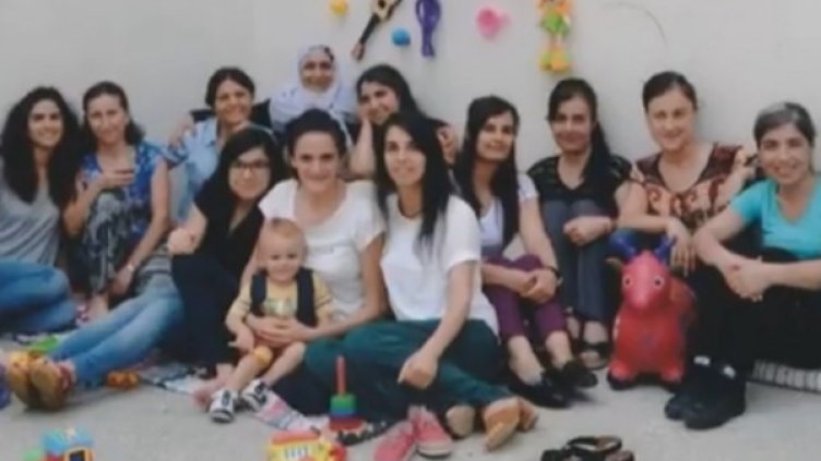 Детство зад решетките: 700 турски деца в затвор с майките си