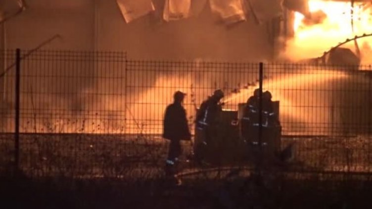 Пожарникари все още на пост във Войводиново, още има пламъци