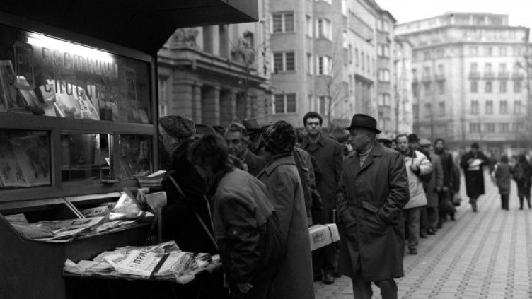 Преди 29 години: Излиза първият брой на в. "Демокрация"