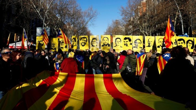 200 000 на протест срещу процеса на каталунските лидери