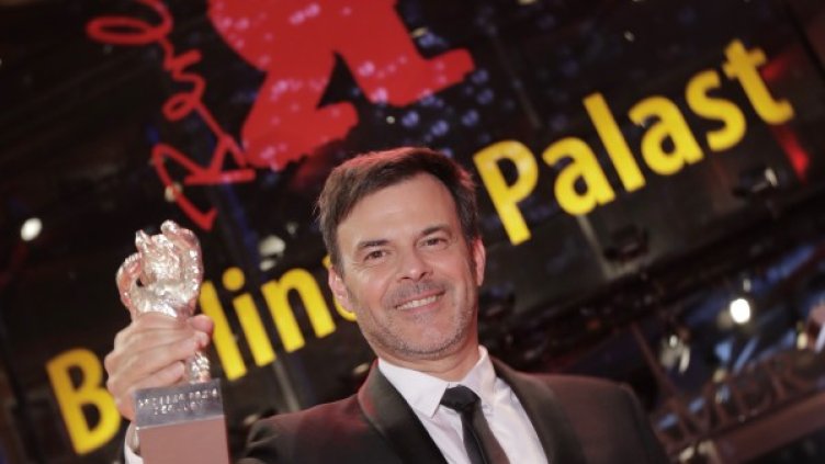 Франсоа Озон със "Златна мечка" на Берлинале за "По Божията милост". Снимка: БТА