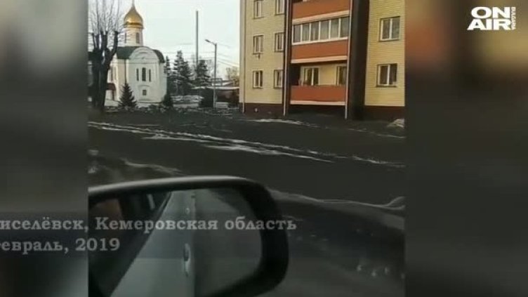 Необичайно: В Сибир натрупа... Черен сняг!