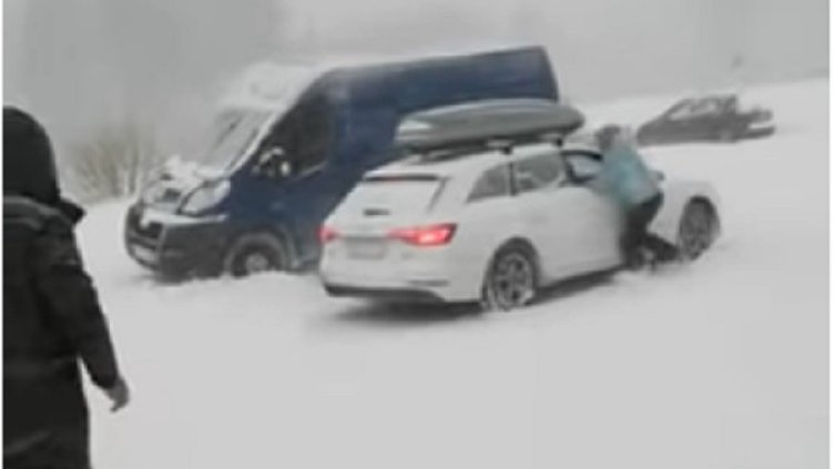 Кърлинг с коли – с участието на Audi, Dodge и един оптимист! 