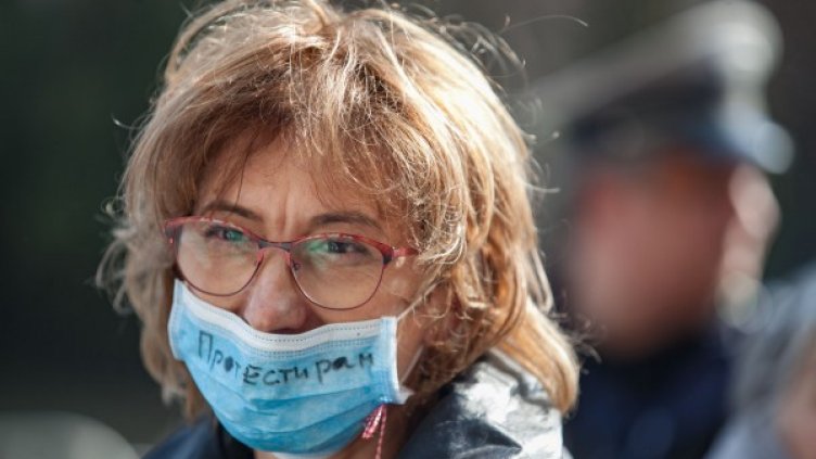 Медсестрите си поискаха: Поне по 1120 лв. на калпак!