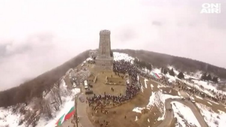 Стотици българи се качиха на Шипка на националния ни празник