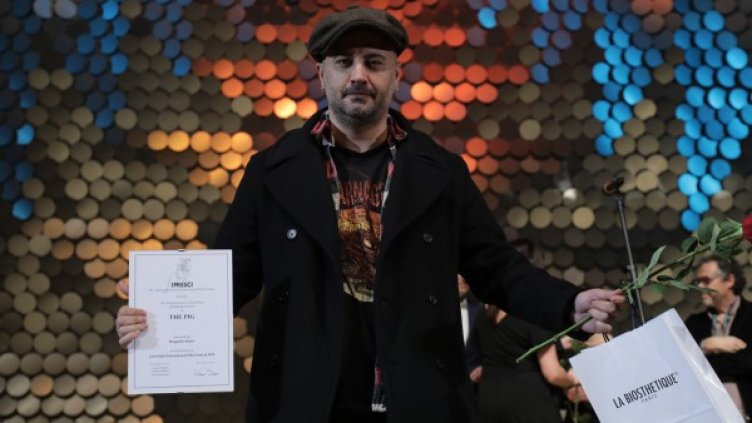 Драго Шолев с наградата на ФИПРЕССИ. Снимка: София Филм Фест