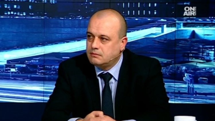 Социалист: Управляващите сами правят скандали