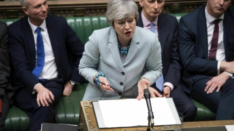 Пореден удар за Мей, трима министри подадоха оставки