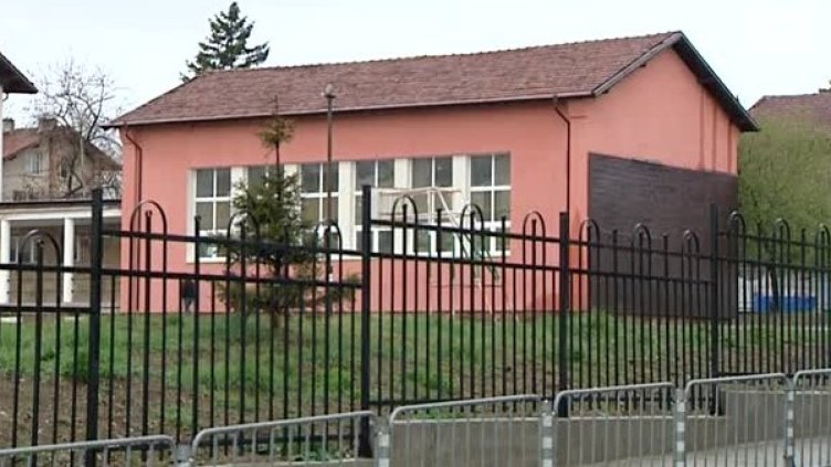 Ученици плащат по 30 лв. за частни уроци в школо в Банкя