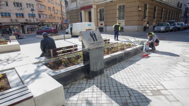 Най-накрая: Махнаха оградите на "Гарибалди" в София, а ремонтите?