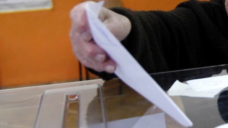 Преди евровота: "Апартаментгейт" стопи предимството на ГЕРБ