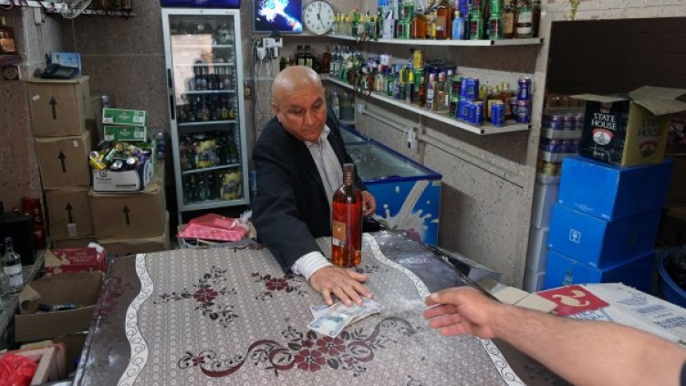 В отсъствието на ИД: Възражда се и животът в Мосул, и магазините за алкохол