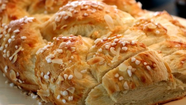 Враца с рекорд за празника: 70-метров козунак