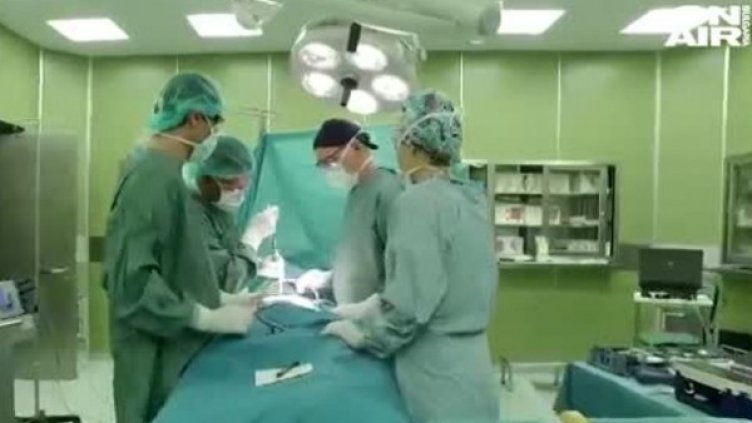 Лекари от България и САЩ с уникална операция на дете