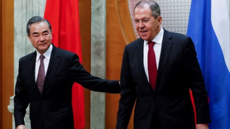 Ван И и Сергей Лавров. Снимка: Reuters