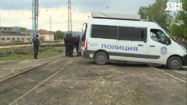 Продължава търсенето на Зайков: Спецчасти претърсиха с. Очуша