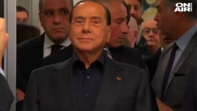 Берлускони влиза в ЕП, с него и правнук на Мусолини