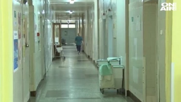 Лекари от Пазарджик спасиха родилка с рядка диагноза